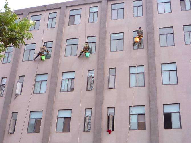 怎樣快速清除水性外墻涂料?教你這招，省時(shí)省力成本低